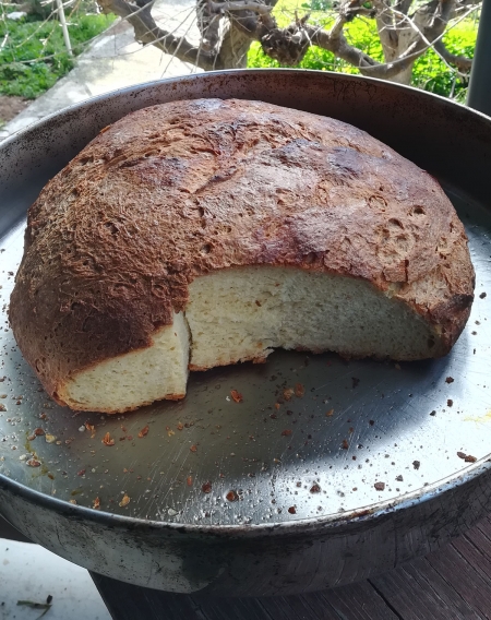 Συνταγή για σπιτικό χωριάτικο ψωμί με προζύμι